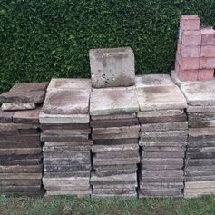 Gehwegplatten am Vereinshaus